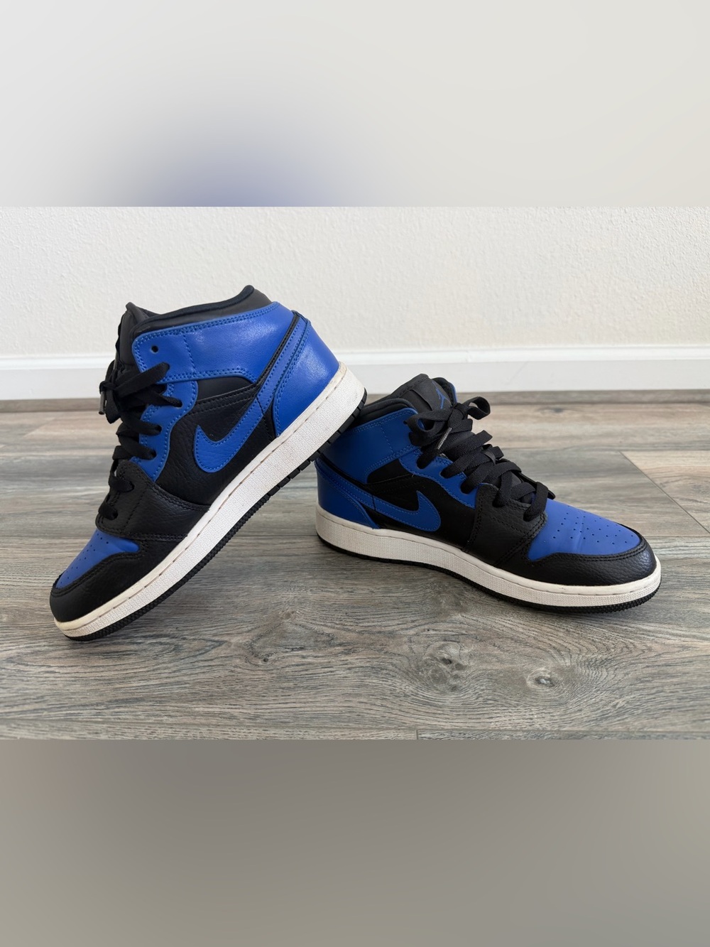 Nike Air Jordan 1 Mid 'Hyper Royal' sneakers blue kids size 5.5Y